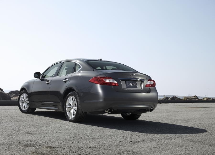  Infiniti M56 2010 года  (фото 24 из 34)
